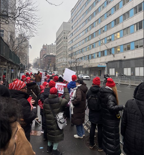 Nurses Continue Strike Outside Mount Sinai as Contract Talks Stall